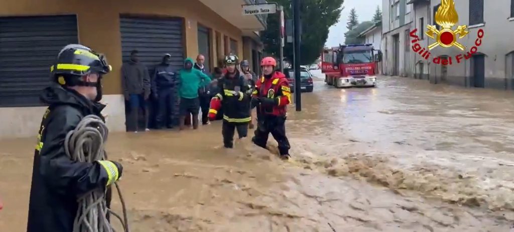 soccer-team-from-george-clooney’s-holiday-town-donates-tournament-winnings-to-flood-relief