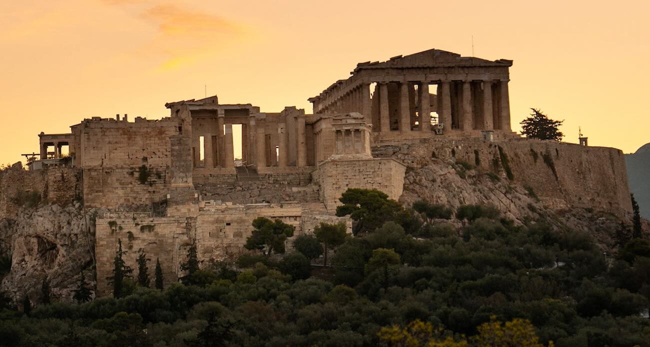 visitors-gaze-on-parthenon-free-of-scaffolding-for-the-first-time-in-200-years