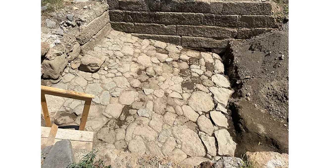 ancient-stone-lined-basin-discovered-at-roman-town-reveals-engineering-brilliance-predating-concrete