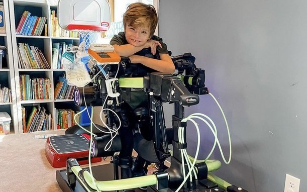 exoskeleton-walker-allows-children-to-take-their-first-steps-after-doctors-said-they-couldn’t