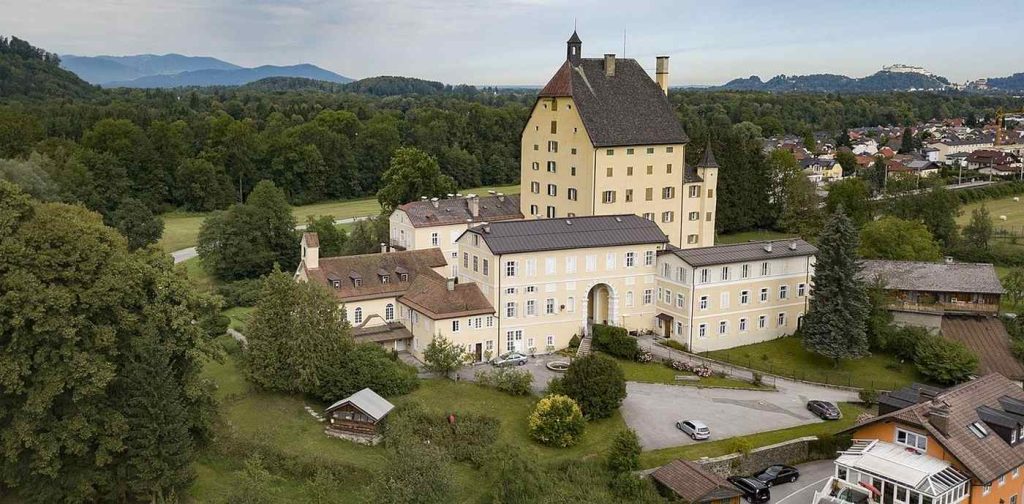 3-rebel-nuns-escape-senior-home-to-return-to-their-abbey-–-prompting-a-win-in-showdown-with-church