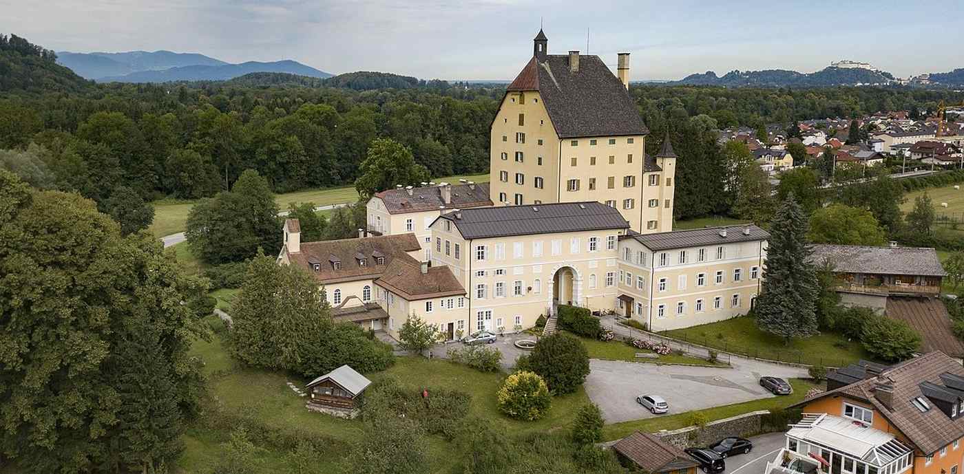 3-rebel-nuns-escape-senior-home-to-return-to-their-abbey-–-prompting-a-win-in-showdown-with-church