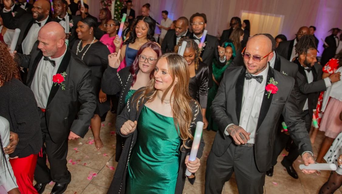 daddy-daughter-dance-in-notorious-prison-turns-‘worst-of-the-worst’-into-loving-fathers-again