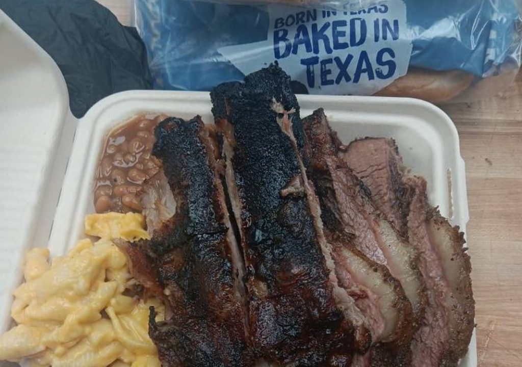 blind-bbq-master-in-dallas-blows-away-guests-with-brisket-cooked-by-touch-and-smell