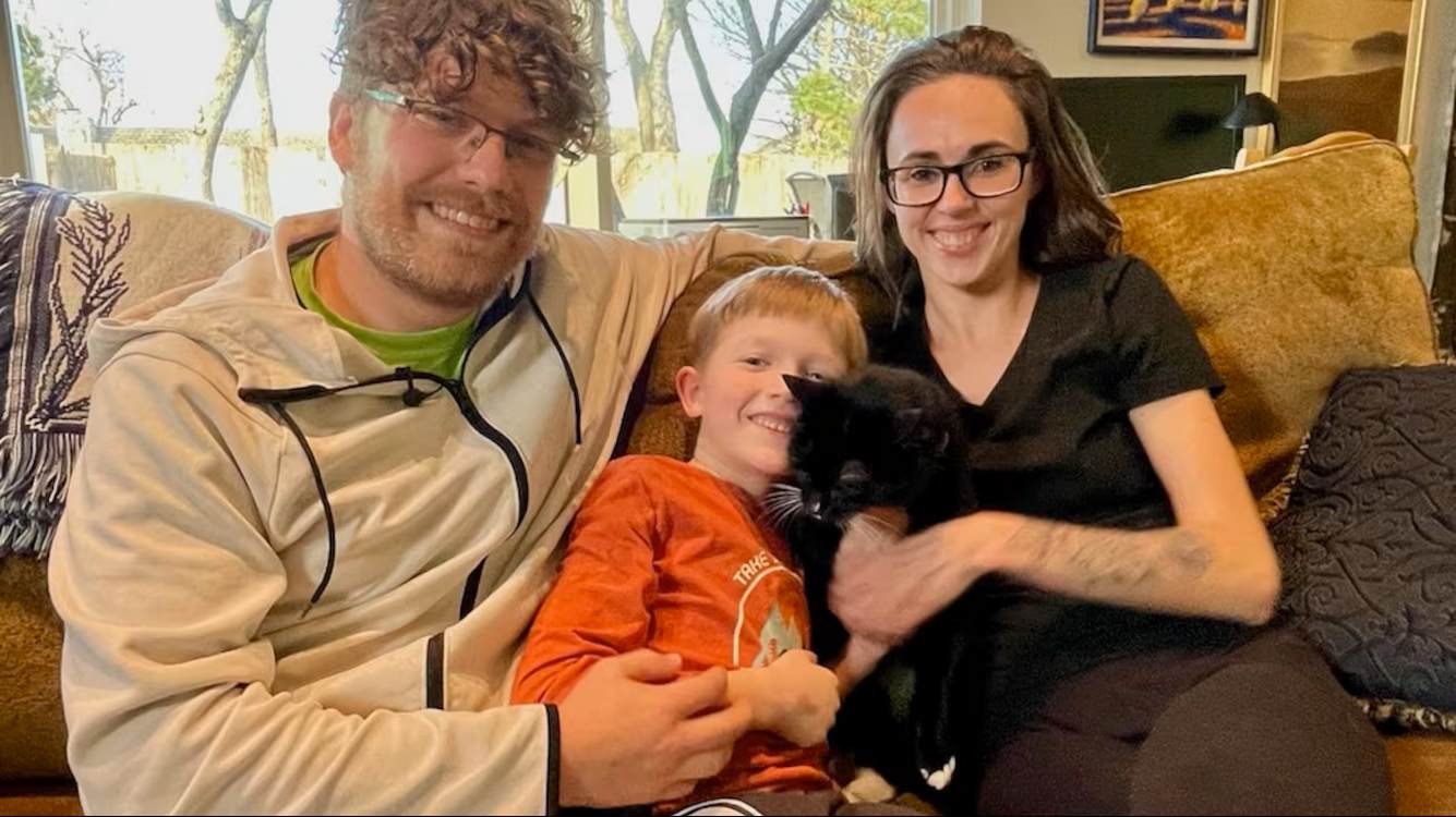 oklahoma-man’s-cat-returns-home-after-5-months-lost-in-northern-canada-thanks-to-kind-strangers