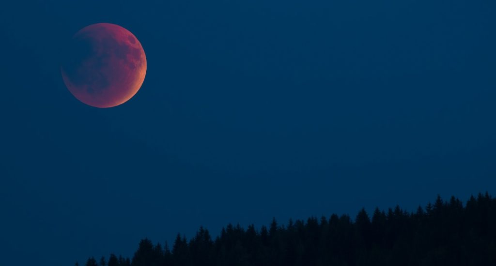 total-lunar-eclipse-tuesday-morning-will-unveil-blood-moon-for-n.-america,-australia-and-east-asia