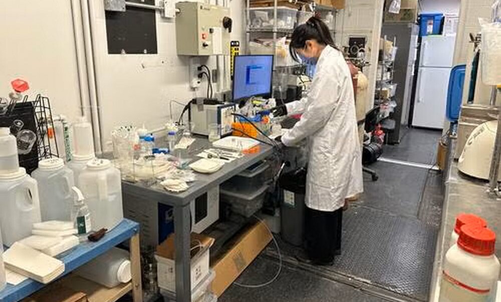 multiple-types-of-plastic-are-turned-into-vinegar-using-sunlight-powered-process-without-emissions