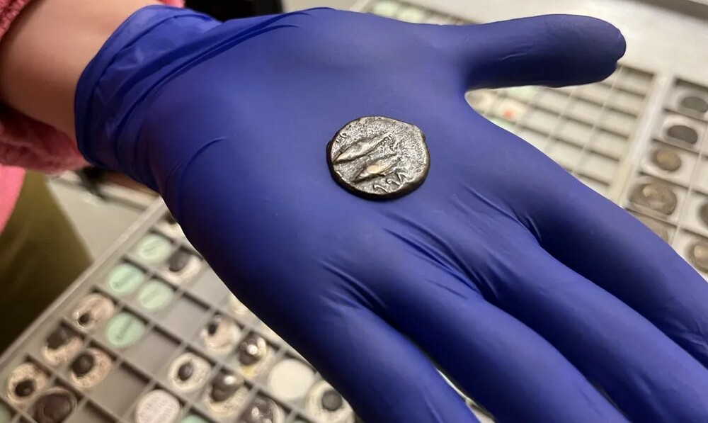 someone-used-this-coin-as-bus-fare-and-worker-discovers-it-was-minted-by-the-phoenicians-2,000-years-ago