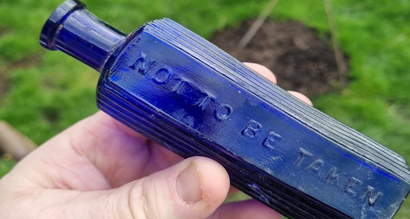 wag-atha-christie-dog-may-have-resolved-victorian-murder-digging-up-poison-bottle-from-160-years-ago